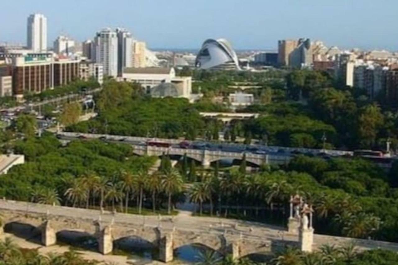 Loft En La Ciudad De Las Ciencias Y Cerca De La Playa Valencia Luaran gambar
